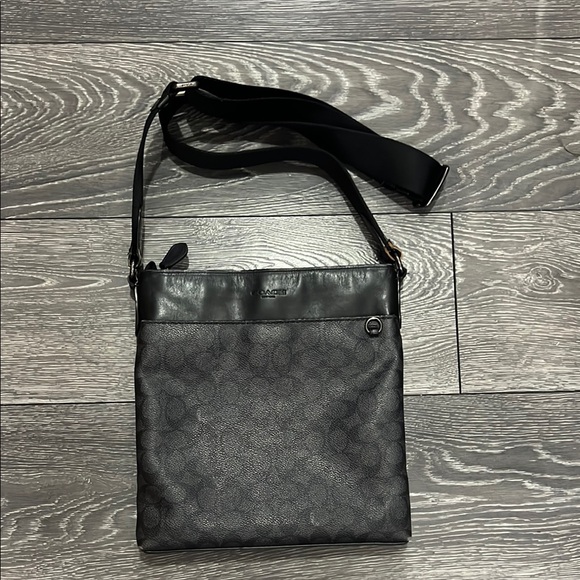 Coach Signature Black Messenger Bag - Picture 1 of 11